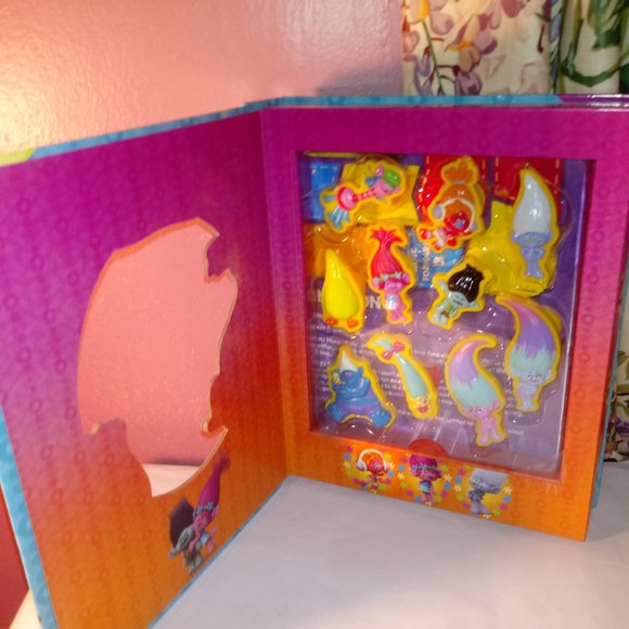 TROLLS ACTIVITY STORIES COLORFUL BOOK WITH 10 TOYS AND STORYBOOK - Picture 2 of 13